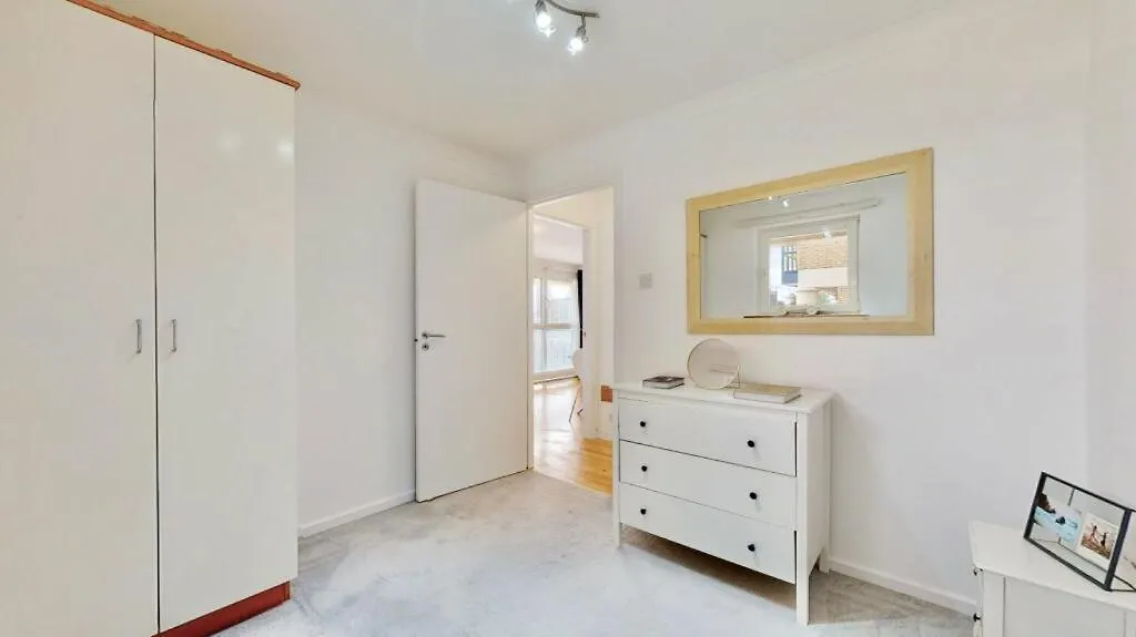 85 Tivoli Court, Rotherhithe Street, London, Se16 5Ud London