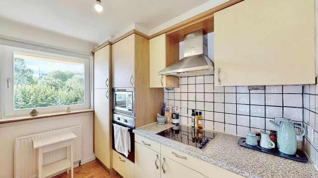 85 Tivoli Court, Rotherhithe Street, London, Se16 5Ud United Kingdom